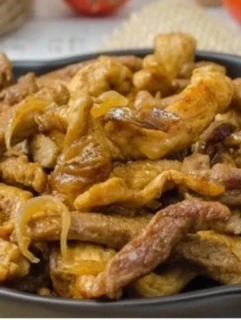 Говядина брусочками, жареная с луком 400 гр