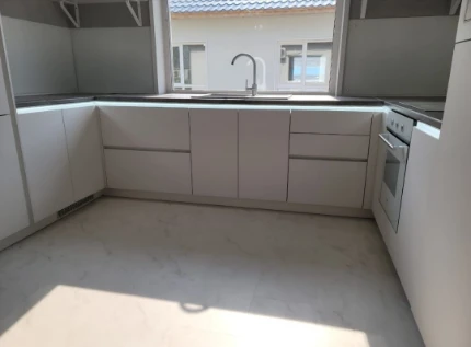 Кухня на заказ в современном стиле минимализма и модерна