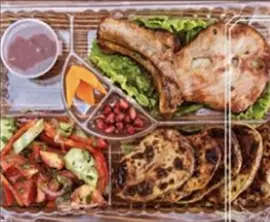 Комплексный обед. Обед с картофелем: картофель "ПЛЕЧ", шашлык из свиной корейки на кости, салат из свежих овощей, соус