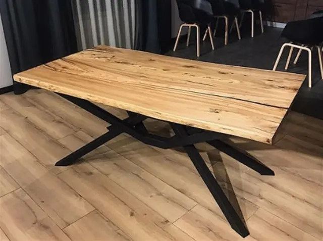 Обеденный стол в стиле loft