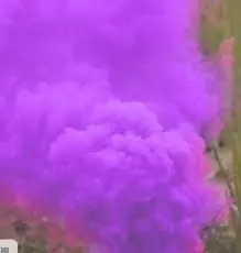 Фиолетовый цветной дым