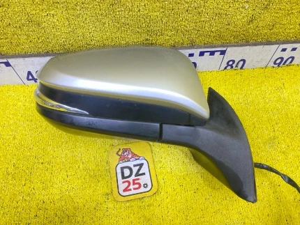 Фото для Уши TOYOTA NOAH/VOXY/ESQUIRE ZRR80G/ZRR80W/ZRR80/ZRR85G/ZRR85W/ZRR85/ZWR80/ZWR80G/ZWR80W 2ZRFXE 2015/Цвет 1F7 перед. прав. (б/у)