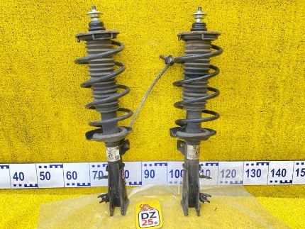 Фото для СТОЙКА ПАРА ЛЕВАЯ И ПРАВАЯ HONDA VEZEL RU3/RU4/RU1/RU2 LEB 2014/Цвет NH788P перед. (б/у)