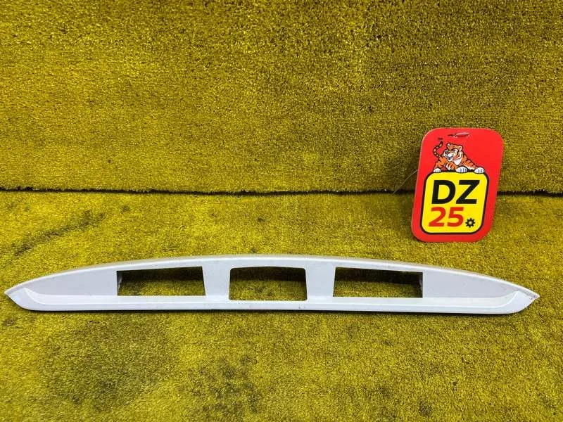 Накладка на дверь багажника Mitsubishi Colt Plus Z23W/Z27W/Z27A/Z27AG/Z27WG/Z21A/Z21W/Z22A/Z22W/Z23A/Z24A/Z24W/Z25A/Z26A/Z28A
