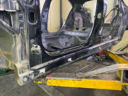 Фото для Порог кузова Mercedes-Benz A-CLASS/A180 W176/WDD176.042 M270E16R4/270.910/270910 2012/Цвет 191 перед. лев. (б/у)