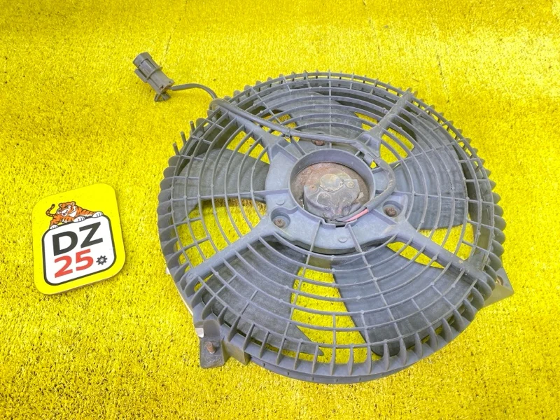 Вентилятор радиатора кондиционера Suzuki Jimny Wide/Jimny JB33W/JB43W G13B 1998/Цвет Z2S перед.