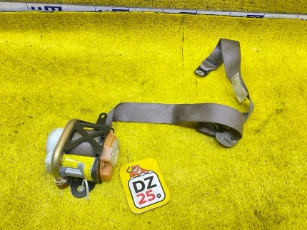 Фото для Ремень безопасности TOYOTA 4RUNNER UZN210/UZN215/RZN215W/GRN215W/GRN210/TRN215W/KDN215W/VZN215W 2UZFE 2003 перед. (б/у)