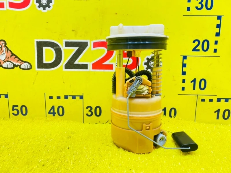 Фото для Топливный насос NISSAN NV200 M20 HR16DE 2012/Цвет K23 задн. (б/у)