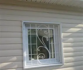 Декоративная защитная решетка на окно.